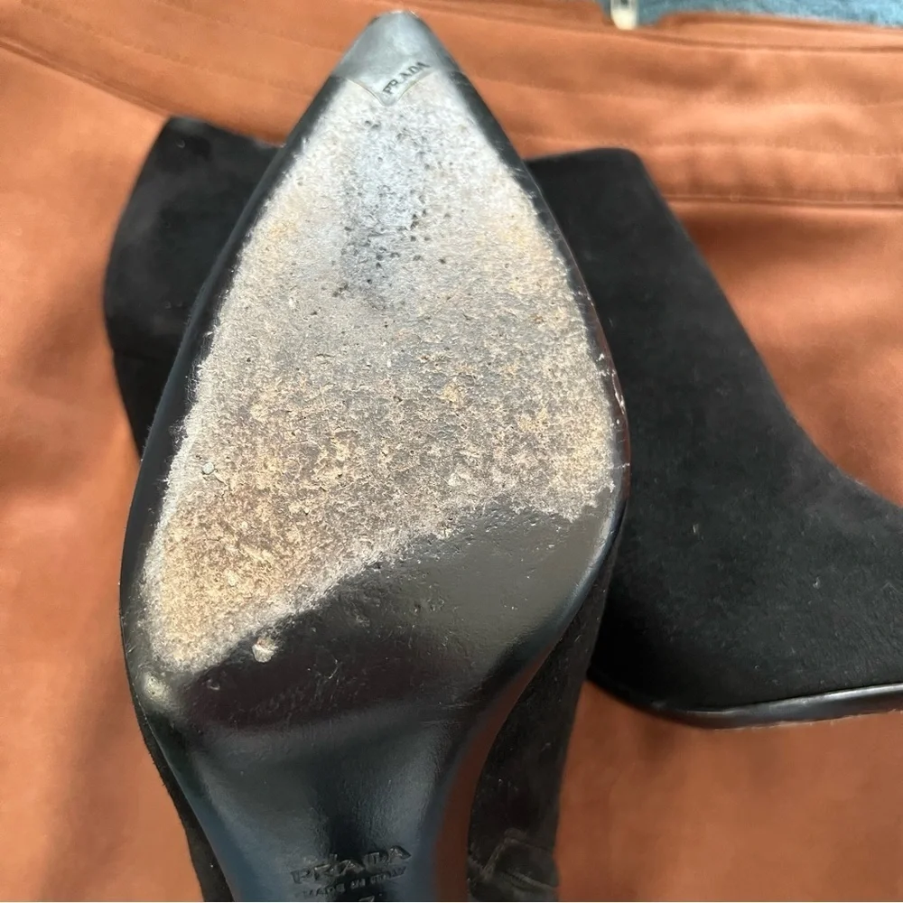 Prada Vero Cuoio Black Suede Pointed Toe Ankle Boots Sz 37. (uS 6.5) Italy